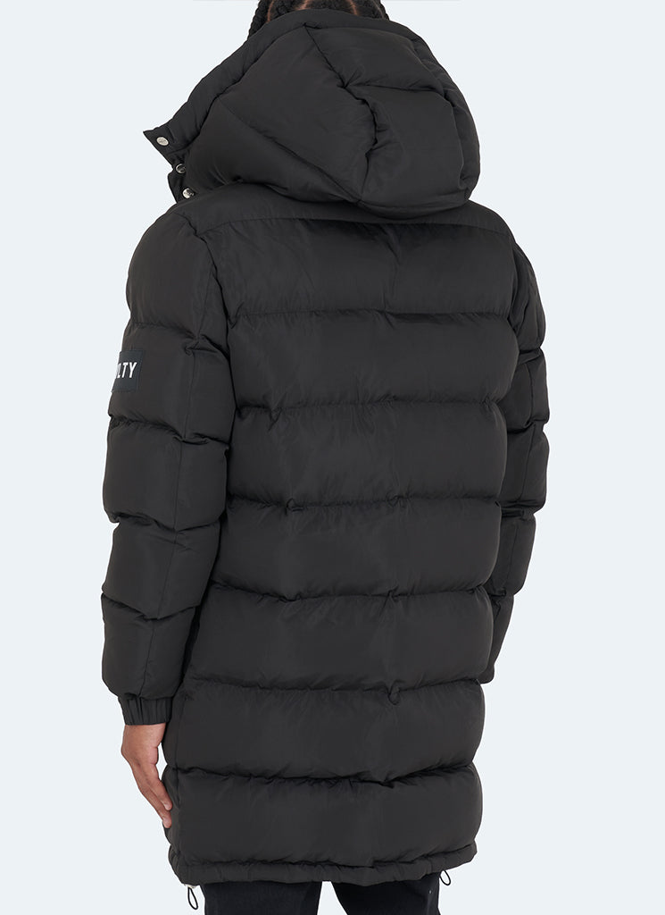 Lange Essential Pufferjacke – Schwarz