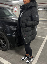 Lange Pufferjacke in Lackoptik – Schwarz 