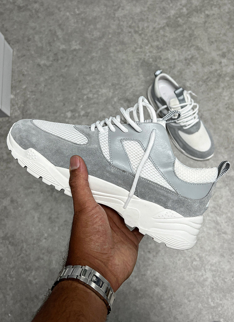 Base Runner - White/Grey